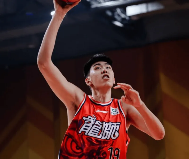 Bsports必一体育-徐昕今日24分14篮板、生涯第2次砍下20+，本赛季还砍过27+14