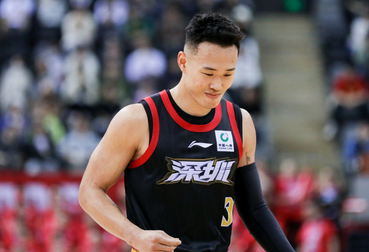 深圳大胜1-0浙江：贺希宁32+5总分升队史第二 史密斯27+9